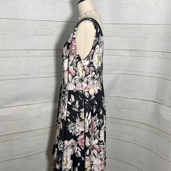 WHITE HOUSE BLACK MARKET Multi-colored Floral Midi Dress with Pleated Ruffle Hem - Picture 4 of 8